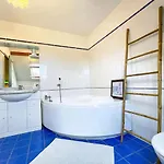 Domaine De La Vaysse-24 Couchages Martel