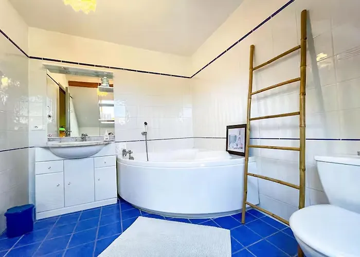 Domaine De La Vaysse-24 Couchages Martel